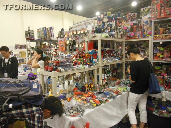 BotCon 2013   The Transformers Convention Dealer Room Image Gallery   OVER 500 Images  (299 of 582)